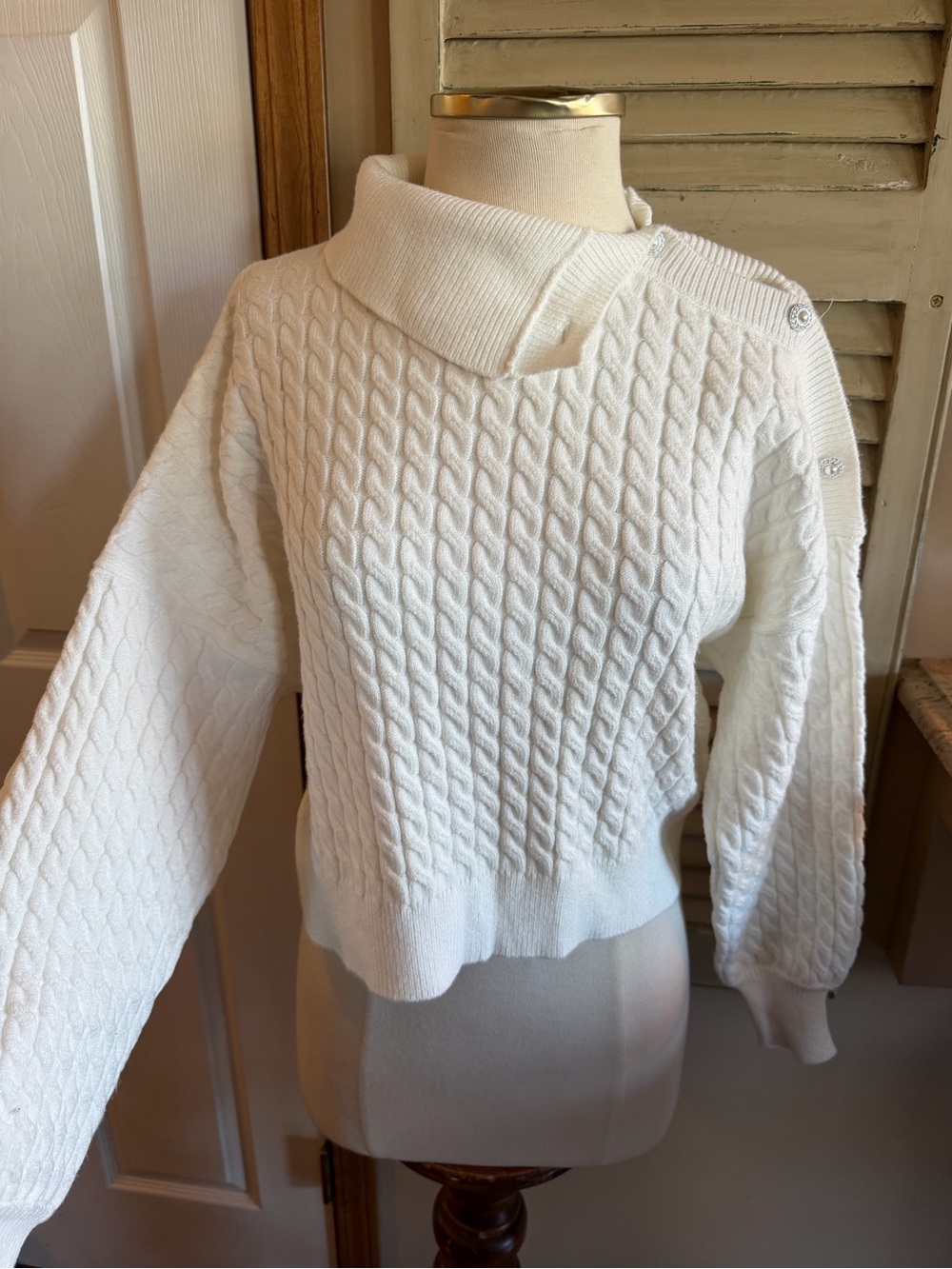 Forever 21 Beautiful Cable-Knit Mock Collar Sweater. 💜💜